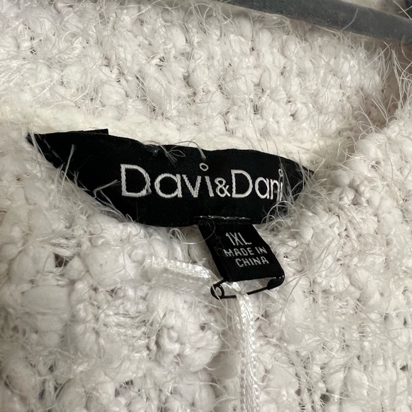 NWT Davi & Dani Women’s Sweater. Super Soft And Cozy! - Picture 4 of 7